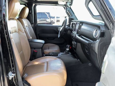 Used 2023 Jeep Wrangler Unlimited Sahara AWD/4WD image 38