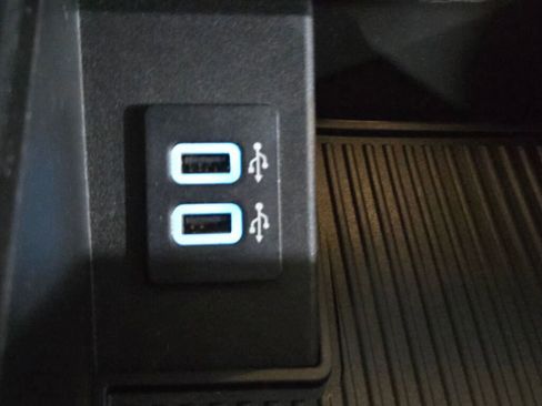 Used 2017 Ford F250 Lariat w/ Chrome Package image 34