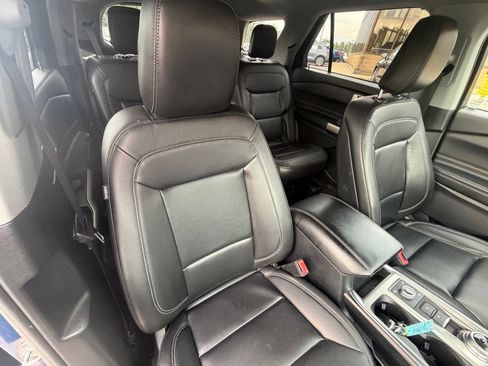 Used 2020 Ford Explorer XLT w/ Equipment Group 202A AWD/4WD image 39