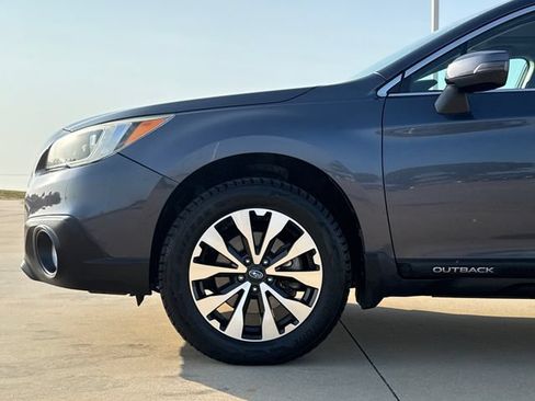 Used 2017 Subaru Outback 3.6R Limited AWD/4WD image 5