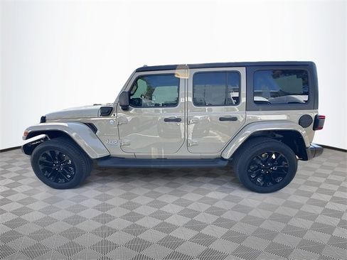 Used 2022 Jeep Wrangler Unlimited Sahara w/ Cold Weather Group image 4