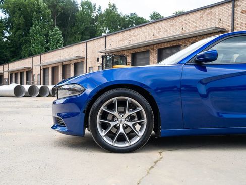 Used 2022 Dodge Charger SXT w/ Plus Group RWD image 3