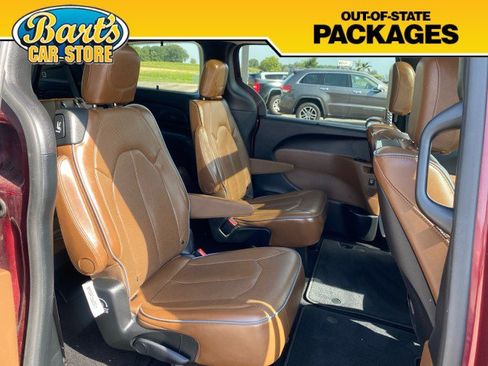 Used 2018 Chrysler Pacifica Limited w/ Advanced Safetytec Group FWD image 13