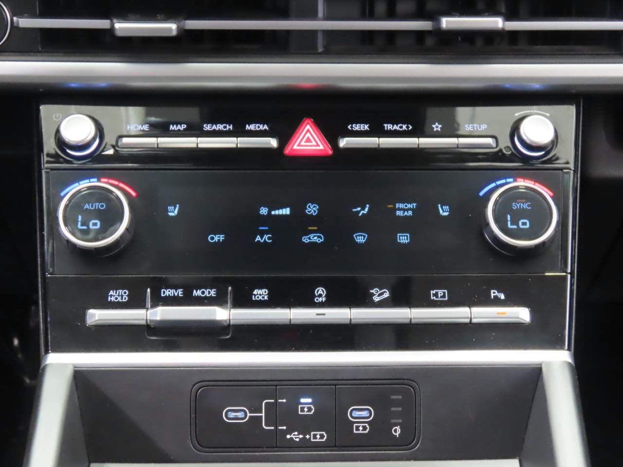 Used 2025 Hyundai Santa Fe SEL AWD/4WD image 11