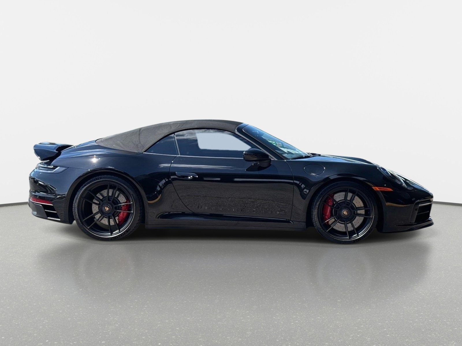 Used 2022 Porsche 911 Cabriolet image 2