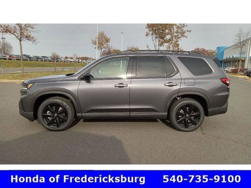 Certified 2025 Honda Pilot Black Edition image 4