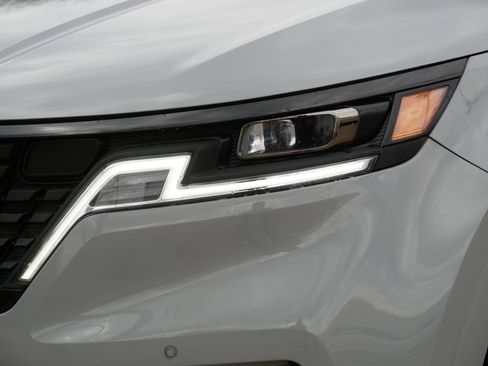 Used 2022 Kia Carnival SX Prestige FWD image 16