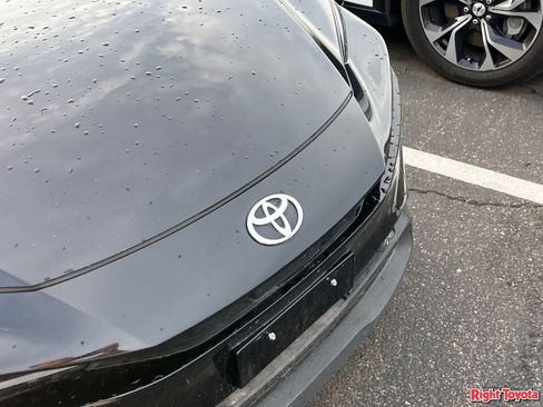 Used 2024 Toyota Prius LE FWD image 7