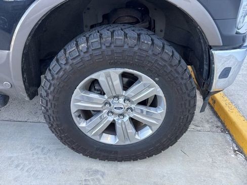 Used 2018 Ford F150 Lariat w/ Equipment Group 502A Luxury AWD/4WD image 4