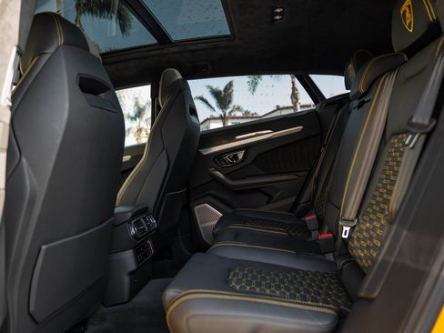 Used 2019 Lamborghini Urus image 6