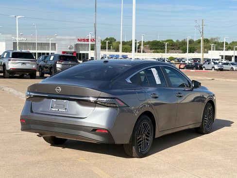 New 2026 Nissan Sentra SV w/ SV Convenience Package FWD image 9