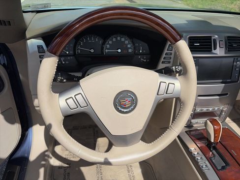 Used 2005 Cadillac XLR RWD image 30
