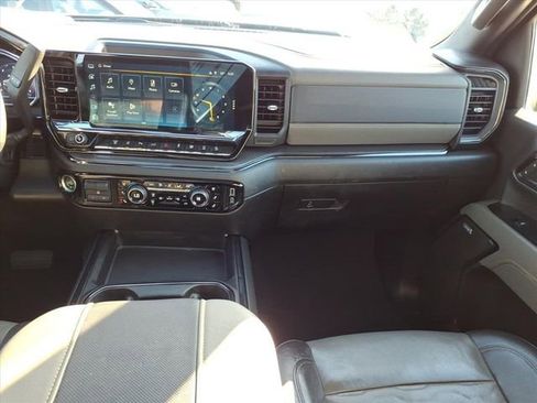 Used 2024 Chevrolet Silverado 2500 ZR2 image 19