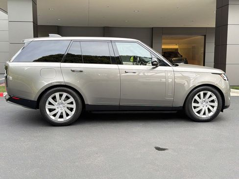 Used 2023 Land Rover Range Rover SE image 9