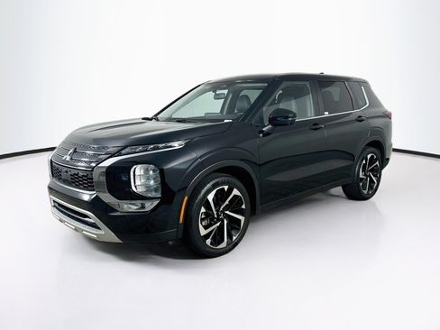 Used 2024 Mitsubishi Outlander SE FWD image 3