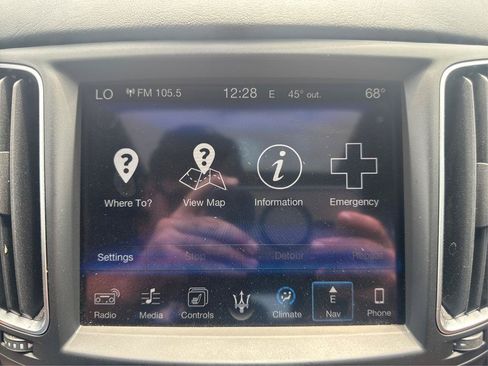 Used 2017 Maserati Levante w/ Luxury Package AWD/4WD image 21