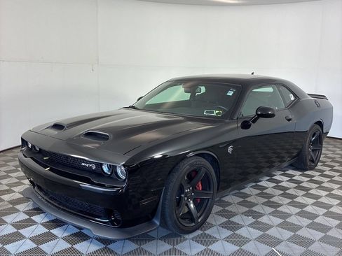 Used 2020 Dodge Challenger SRT Hellcat RWD image 2