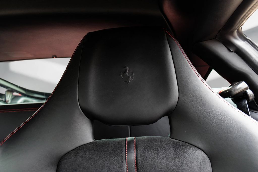 Used 2015 Ferrari 458 Italia Coupe RWD image 46