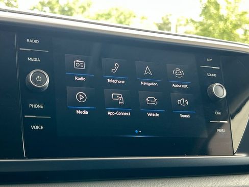 Certified 2023 Volkswagen Taos SE FWD image 23