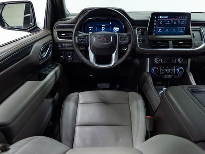 Used 2023 GMC Yukon XL SLT w/ SLT Luxury Package