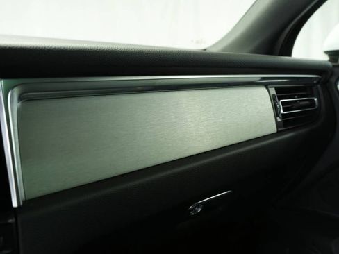 Certified 2021 Porsche Macan image 37