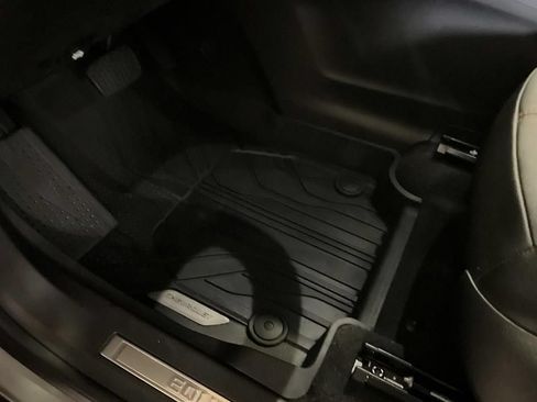 Used 2024 Chevrolet Equinox Premier FWD image 19