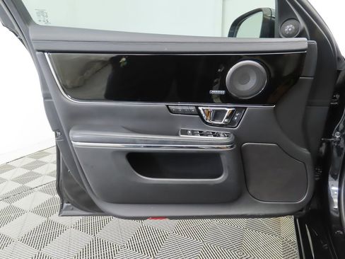 Used 2019 Jaguar XJ R-Sport image 25