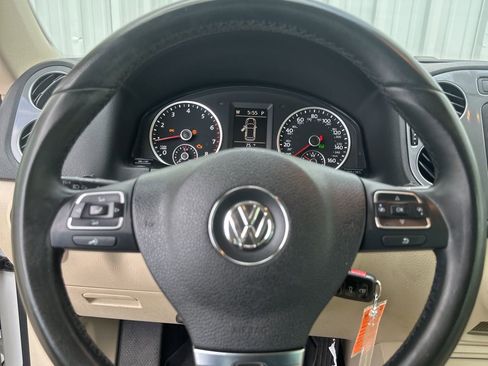 Used 2015 Volkswagen Tiguan S image 19