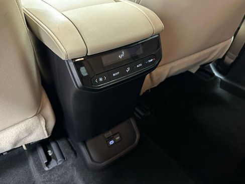 Used 2025 Toyota Highlander XLE image 48