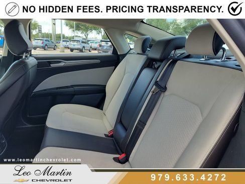 Used 2020 Ford Fusion SE w/ Equipment Group 151A FWD image 8