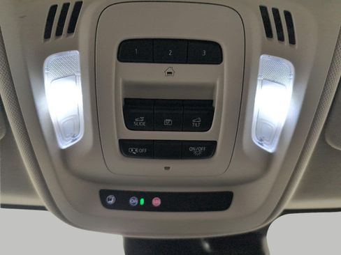 Used 2023 Buick Envision Avenir AWD/4WD image 19