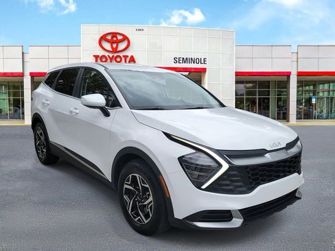 Used 2025 Kia Sportage LX image 2