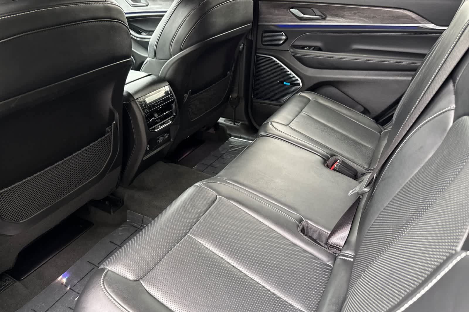 Used 2022 Jeep Grand Cherokee L Overland AWD/4WD image 4