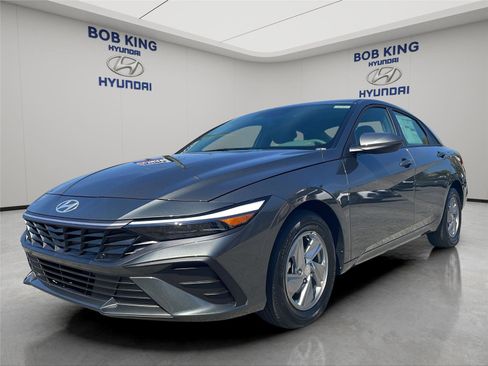 New 2026 Hyundai Elantra SE FWD image 1