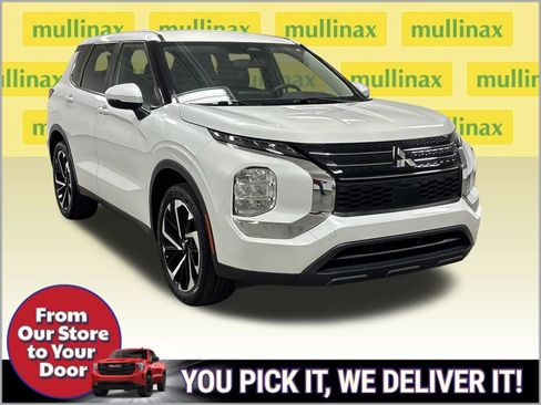 Used 2022 Mitsubishi Outlander ES FWD image 2