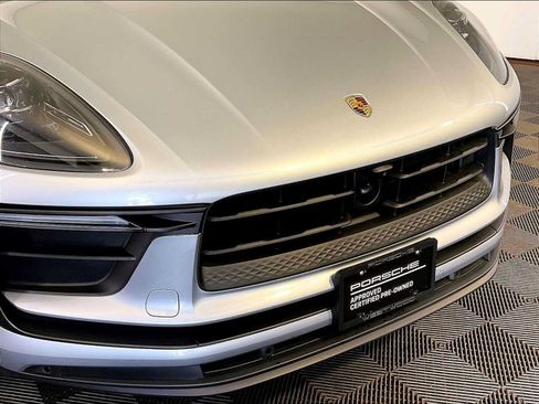 Certified 2026 Porsche Macan AWD/4WD image 34