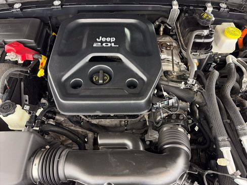 Used 2023 Jeep Wrangler Unlimited Sahara AWD/4WD image 12