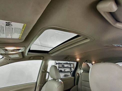 Used 2018 Toyota Sienna XLE FWD image 26