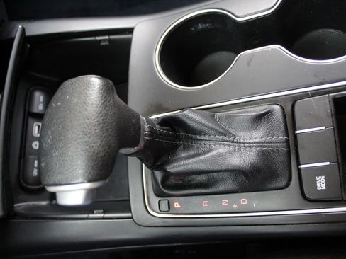 Used 2020 Kia Sorento LX FWD image 25