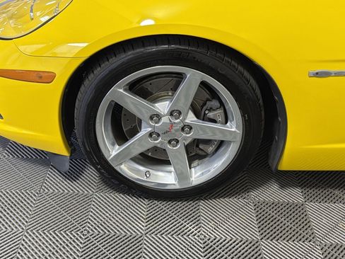 Used 2006 Chevrolet Corvette Coupe w/ Performance Package RWD image 12