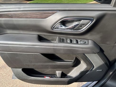 Used 2024 Chevrolet Suburban LT w/ Luxury Package image 28