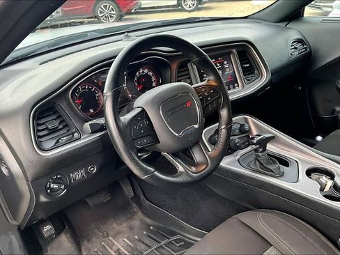 Used 2022 Dodge Challenger SXT w/ Driver Convenience Group image 14