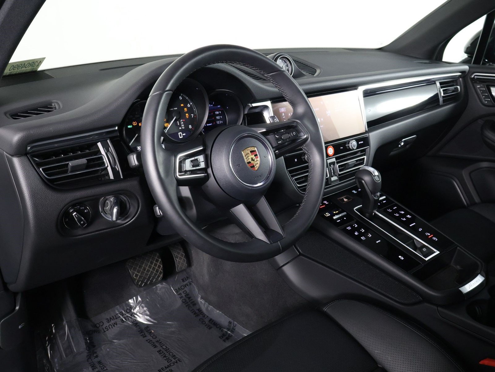 Certified 2026 Porsche Macan AWD/4WD image 4