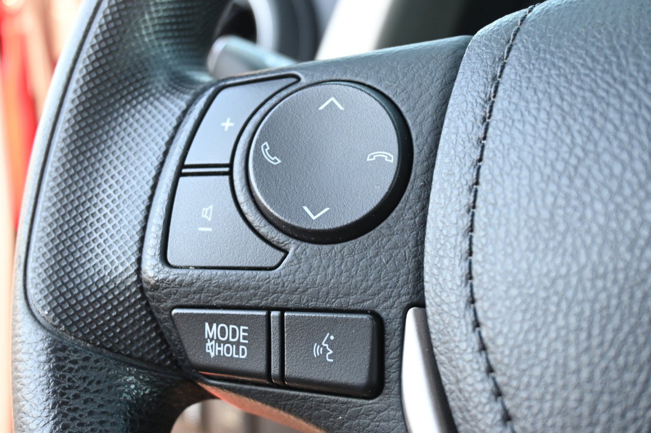 Used 2017 Toyota RAV4 LE FWD image 15