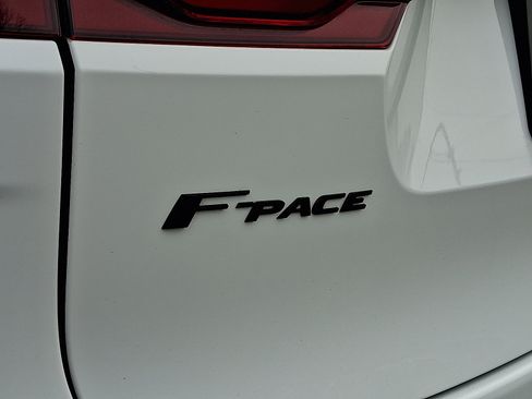 Used 2022 Jaguar F-PACE SVR image 30