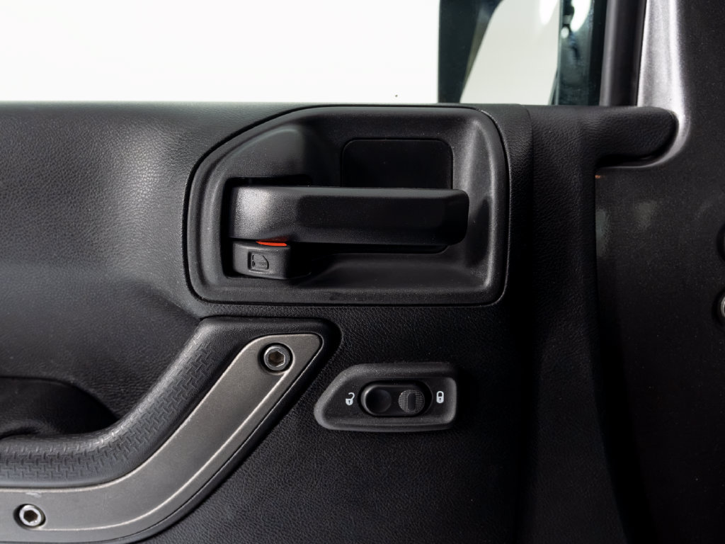 Used 2018 Jeep Wrangler Unlimited Sport S AWD/4WD image 14