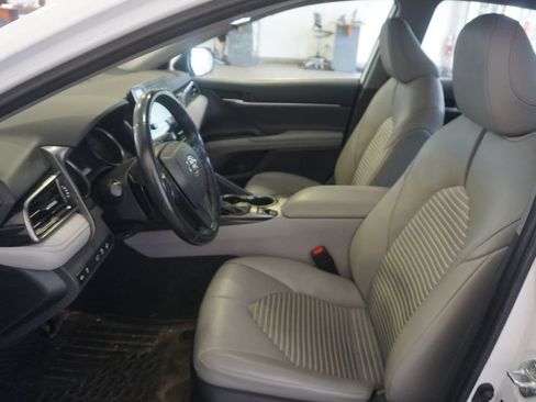 Used 2022 Toyota Camry SE w/ Cold Weather Package FWD image 16