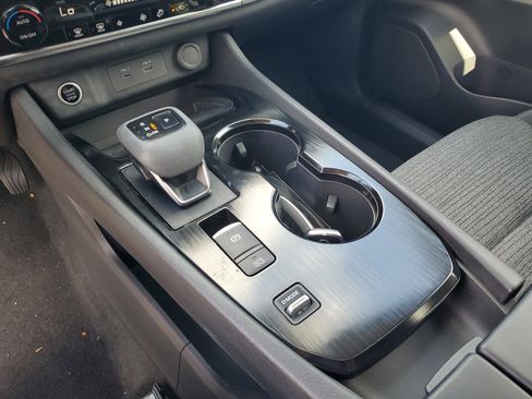 Certified 2023 Nissan Rogue SV FWD image 23