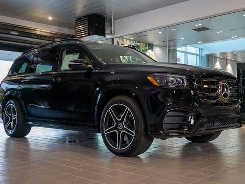 Used 2026 Mercedes-Benz GLS 450 4MATIC image 1
