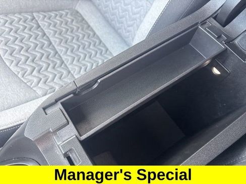 Used 2023 Chevrolet Equinox LT FWD image 27